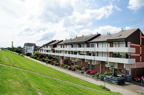 Exterior - Apartment 'Ferienwohnung Dünenblick' with Sea View, Balcony and Wi-Fi (Wangerland)