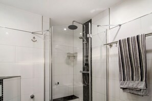 Dusch, hÄrtork och handdukar