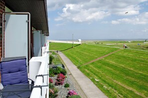 Property grounds - Apartment 'Ferienwohnung Dünenblick' with Sea View, Balcony and Wi-Fi (Wangerland)