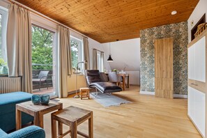 TV - Apartment 'Ferienwohnung Abendsonne' with Shared Garden, Balcony and Wi-Fi (Bendestorf)