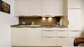 Geladeira, micro-ondas, fogão, cooktop