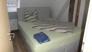 3 bedrooms, iron/ironing board, free WiFi, bed sheets