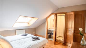 4 bedrooms, iron/ironing board, Internet