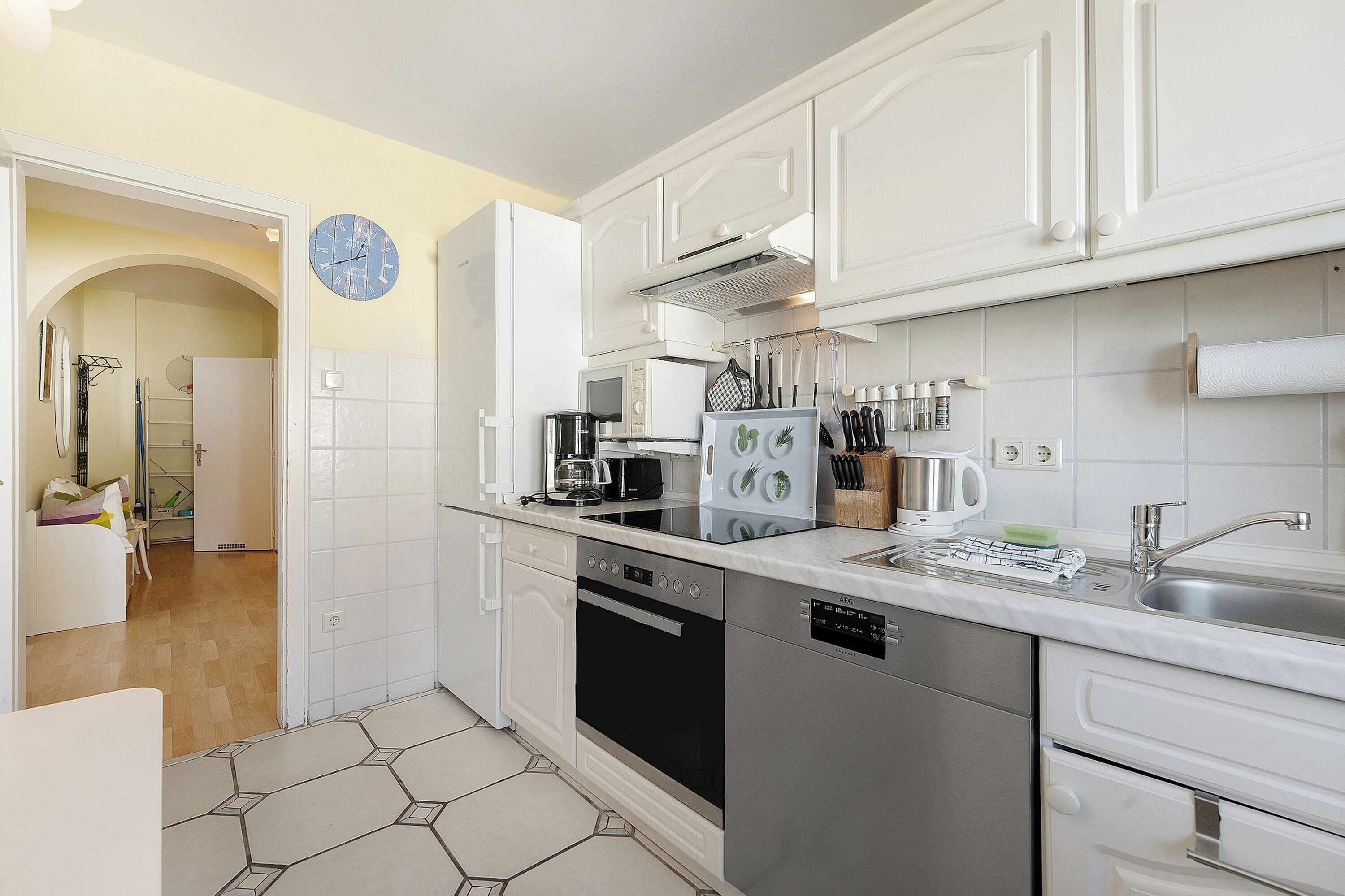 Kühlschrank, Mikrowelle, Ofen, Herdplatte