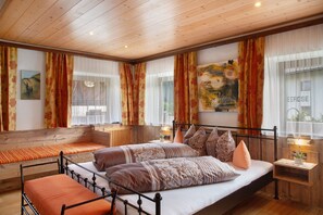 4 bedrooms, free WiFi, bed sheets - Apartment 'Ferienwohnung Waldzauber' with Sea View, Shared Terrace and Wi-Fi (Oetz)