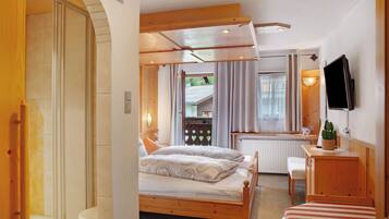 4 bedrooms, free WiFi, bed sheets