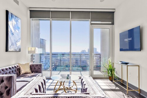 Reluxme | City Center High-Rise King 2BR + Skyline