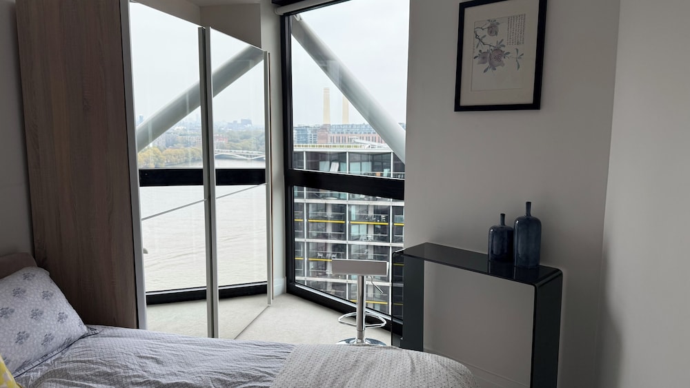 Photo inspiration: Thames Riverside Luxury New Apartment Nine Elm Centre London Zone Photo Inspiration