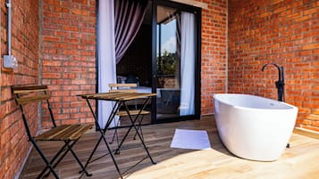 Superior Double Room, 1 King Bed, Bathtub | Bathroom | Separate tub and shower, hair dryer, towels