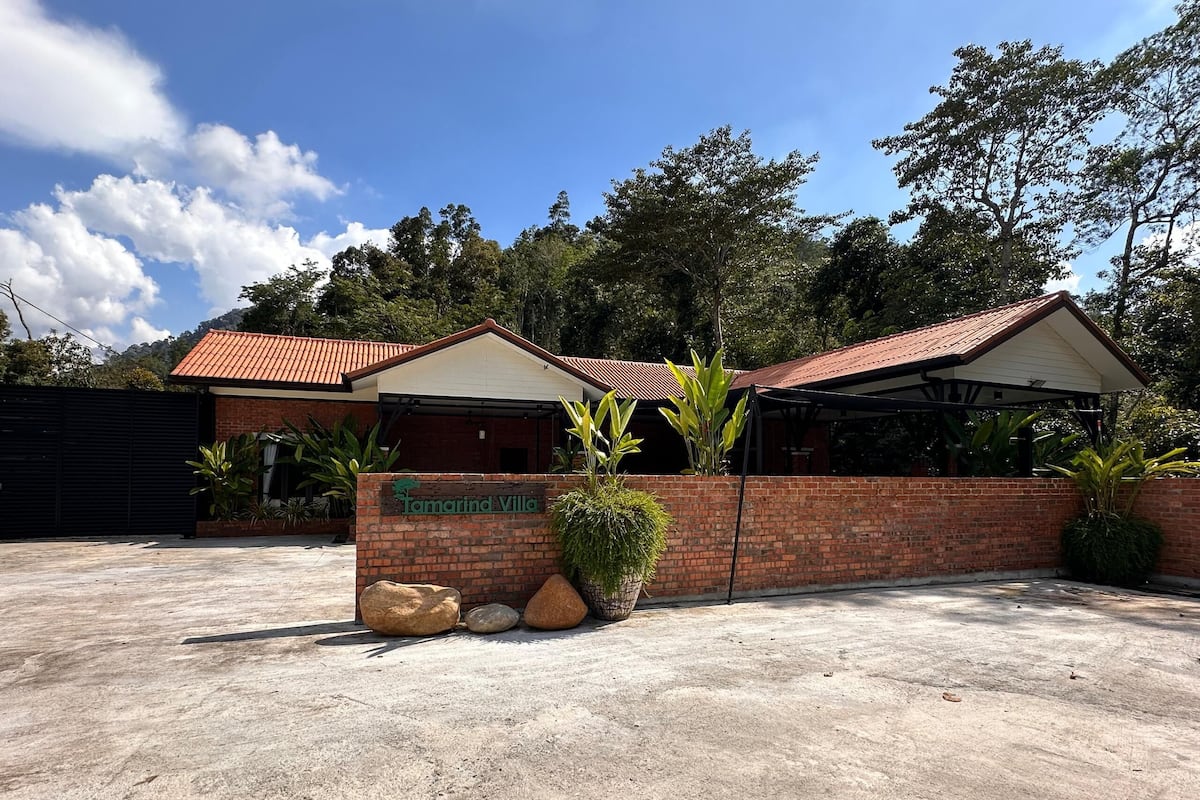 Deluxe Villa, 3 Bedrooms, Private Pool | Living area | 40-inch LED TV with cable channels