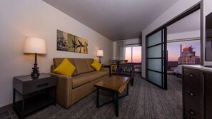 Living area - DOWNTOWN SAN DIEGO - Marriott Vacation Club - 1 Bedroom Suite - Sleeps 4 (San Diego)