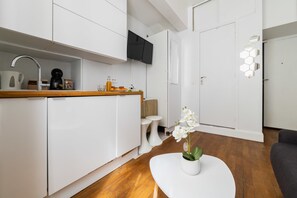 Interior - Studio equipe centre nation - Paris 12 - 2P (Paris)