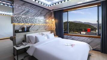 Multicinema | Free WiFi, bed sheets