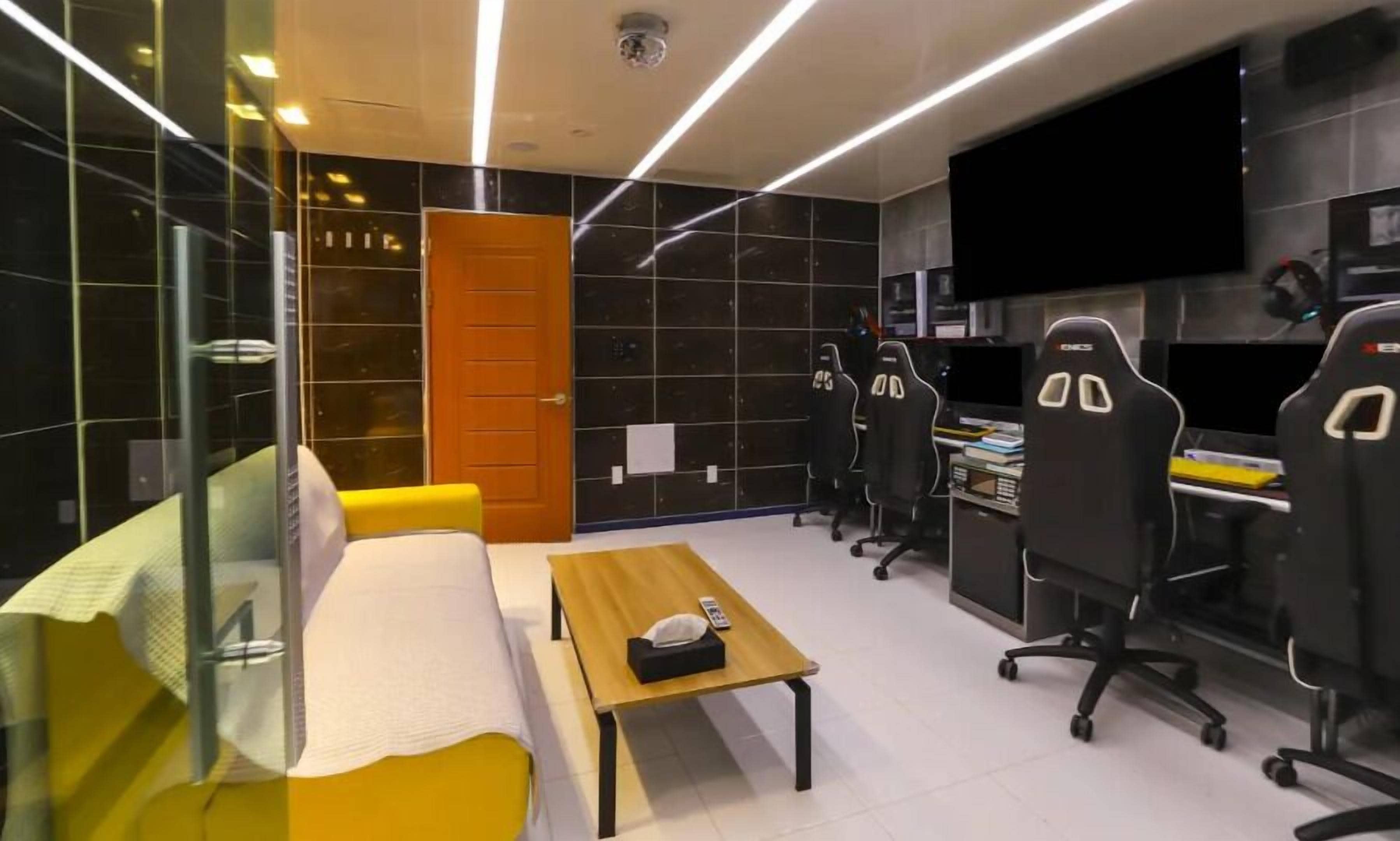 슈퍼 히어로룸 | 무료 WiFi, 침대 시트