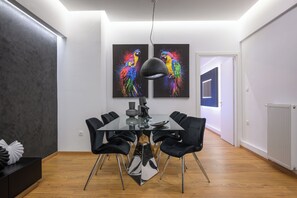 Appartement Signature | Aire de séjour | Téléviseur connecté de 55 po avec télévision par câble