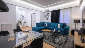 Apartemen Khas | Area keluarga | Smart TV 55-inci dengan saluran TV kabel