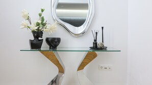 Apartemen Khas | Area keluarga | Smart TV 55-inci dengan saluran TV kabel