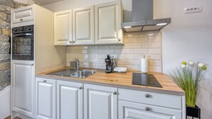 Coffee/tea maker, fridge, oven, stovetop - Istrian Casa Pr Marici Relaxing Vineyard (Koper)