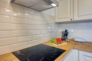 Geladeira, fogão, cooktop, lava-louças