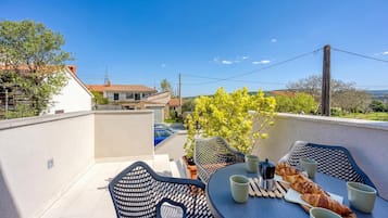 Family Apartment, Multiple Bedrooms (Istrian Casa Pr Marici Sunny Terrace) | Outdoor dining