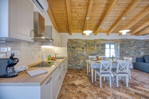 Familieleilighet, 1 soverom, badstue (Istrian Casa Sunny Terrace APT w) | Eget kjøkken