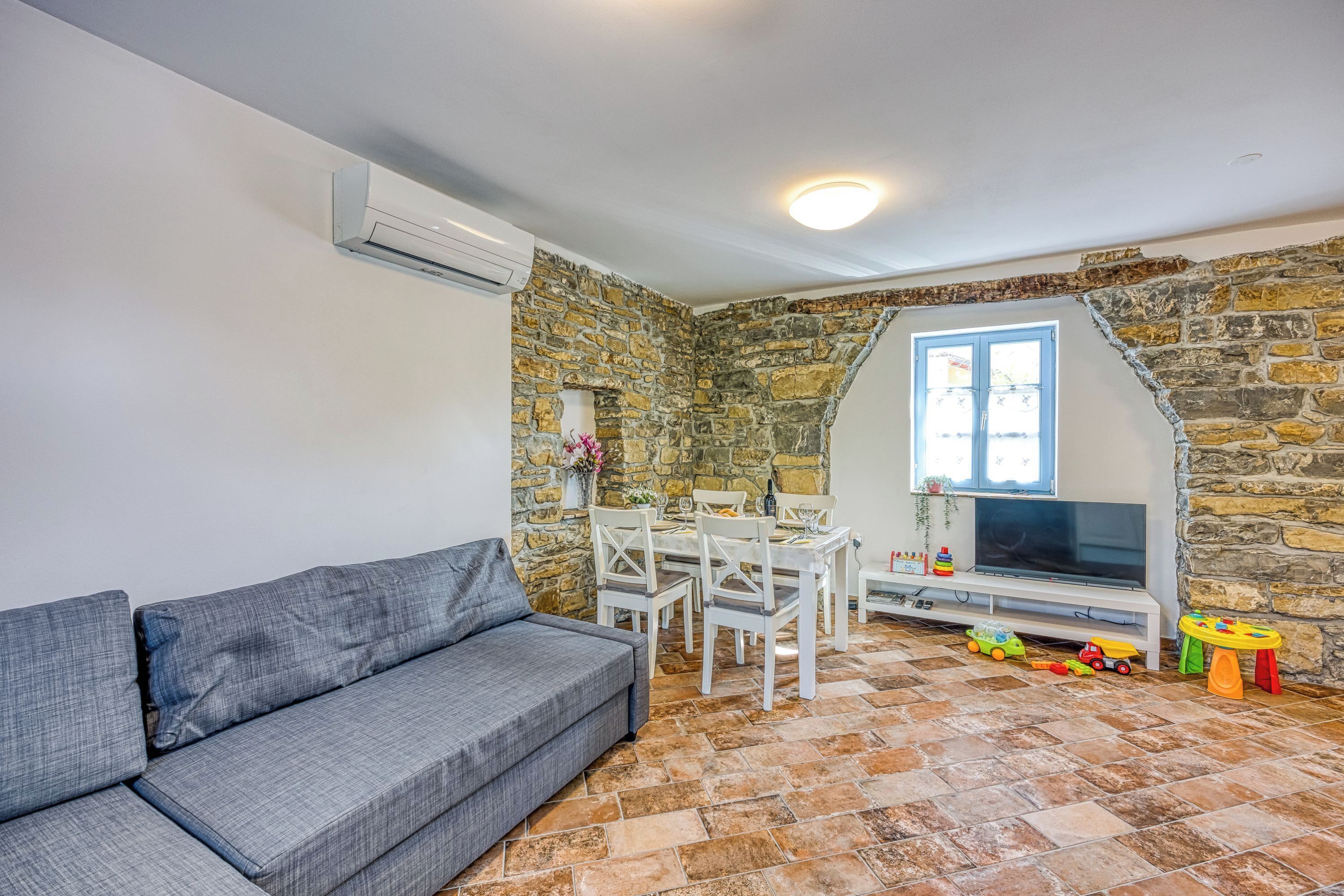 Familienapartment, Mehrere Schlafzimmer (Istrian Casa Pr Marici Sweet Jasmine) | Wohnbereich | 21-Zoll-Flachbildfernseher mit Digitalempfang
