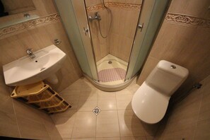 Dusche, Handtücher, Seife, Toilettenpapier