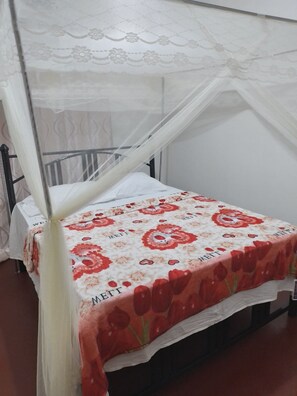 4 chambres, fer et planche à repasser, Wi-Fi, draps fournis
