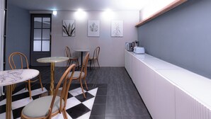 Lobby sitting area - No.25 Hotel - Myeongji Ocean City (Busan)