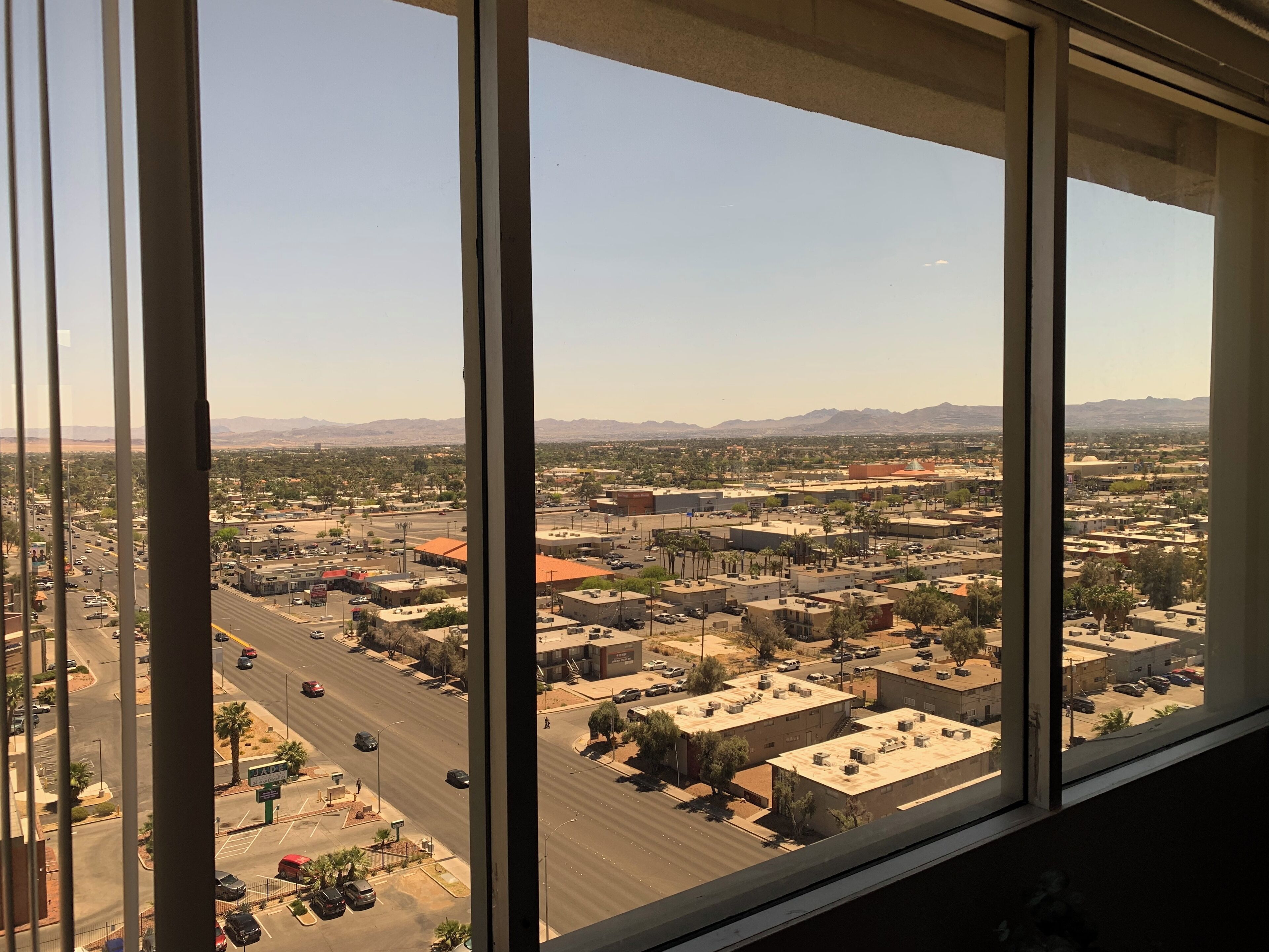 AMAZING PENTHOUSE 5 MINS FROM THE STRIP WITH BREATHTAKING VIEW