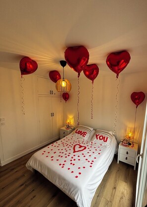2 slaapkamers, reisbedje, wifi, beddengoed