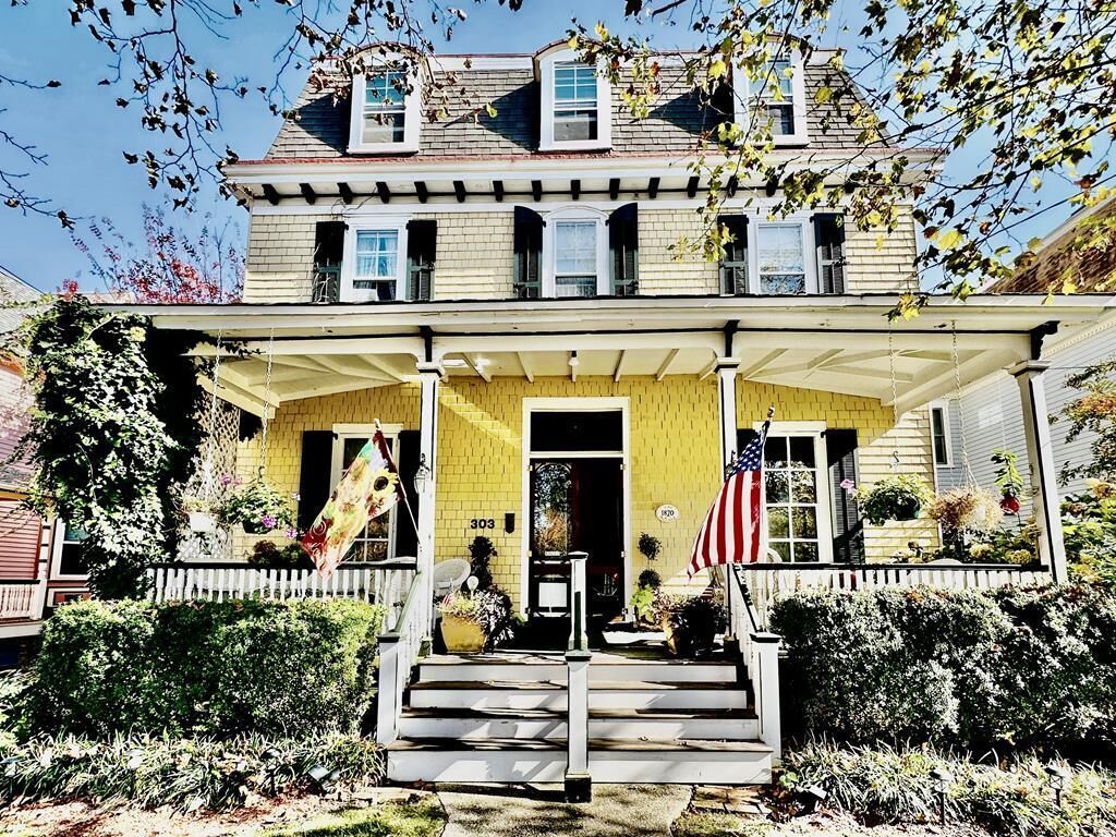 Lillys butterscotch cottage-303 S Broadway