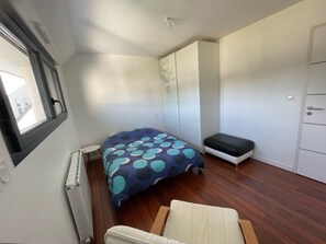 4 chambres, fer et planche à repasser, Wi-Fi