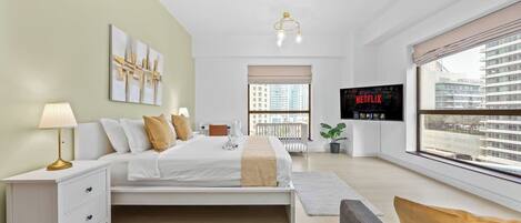 6 bedrooms, desk, iron/ironing board, WiFi