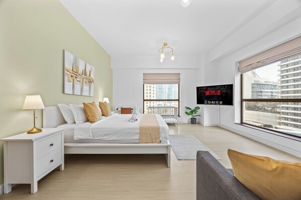 6 bedrooms, desk, iron/ironing board, WiFi