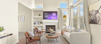 3B 2.5B SFH, King Suite,  65" TV, Yard, Walkable to Parks/Shopping Square