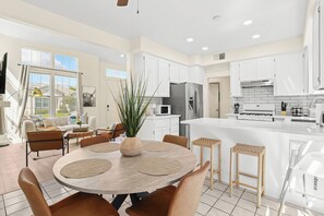 Microwave, oven, stovetop, dishwasher - 3B 2.5B SFH, King Suite,  65" TV, Yard, Walkable to Parks/Shopping Square (Sacramento)