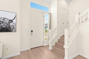 Interior - 3B 2.5B SFH, King Suite,  65" TV, Yard, Walkable to Parks/Shopping Square (Sacramento)