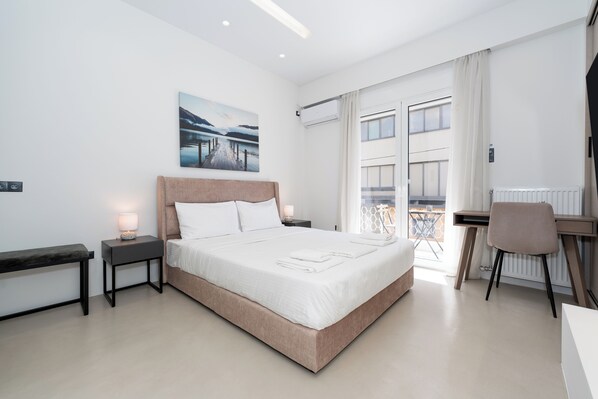 Exclusive Studio, 1 Double Bed, Kitchen | In-room safe, individually decorated, individually furnished, desk - Minimal Studio with Balcony in Central Athens  (Athens)