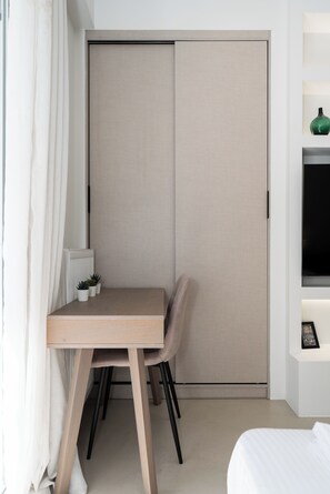 Exclusieve studio, 1 tweepersoonsbed, keuken | Een kluis op de kamer, individueel gedecoreerd, individueel gemeubileerd