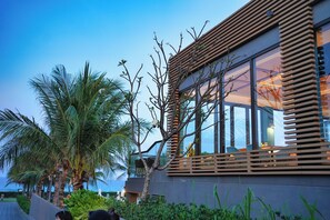 Restaurant - Seascape Villas in Long Beach Cam Ranh (Cam Lam)