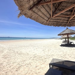 Platja privada i platja de sorra blanca