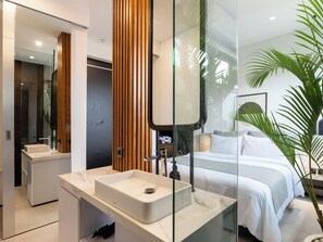 Deluxe Apartment | Bathroom
