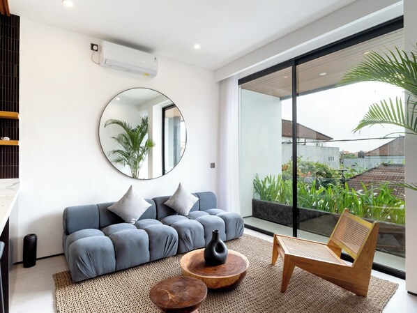 Deluxe Apartment | Living area