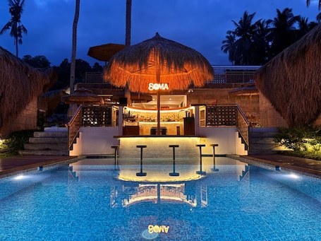 Bar junto a la piscina