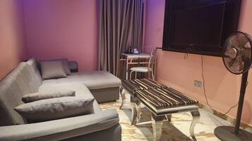 Apartemen | Area keluarga | Smart TV 12-inci dengan saluran TV satelit