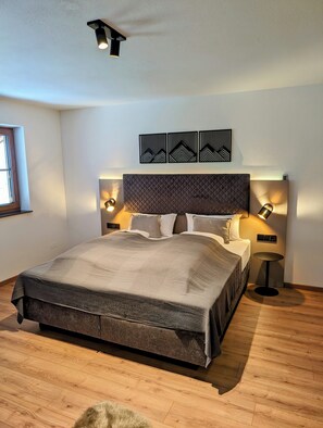 1 bedroom, bed sheets