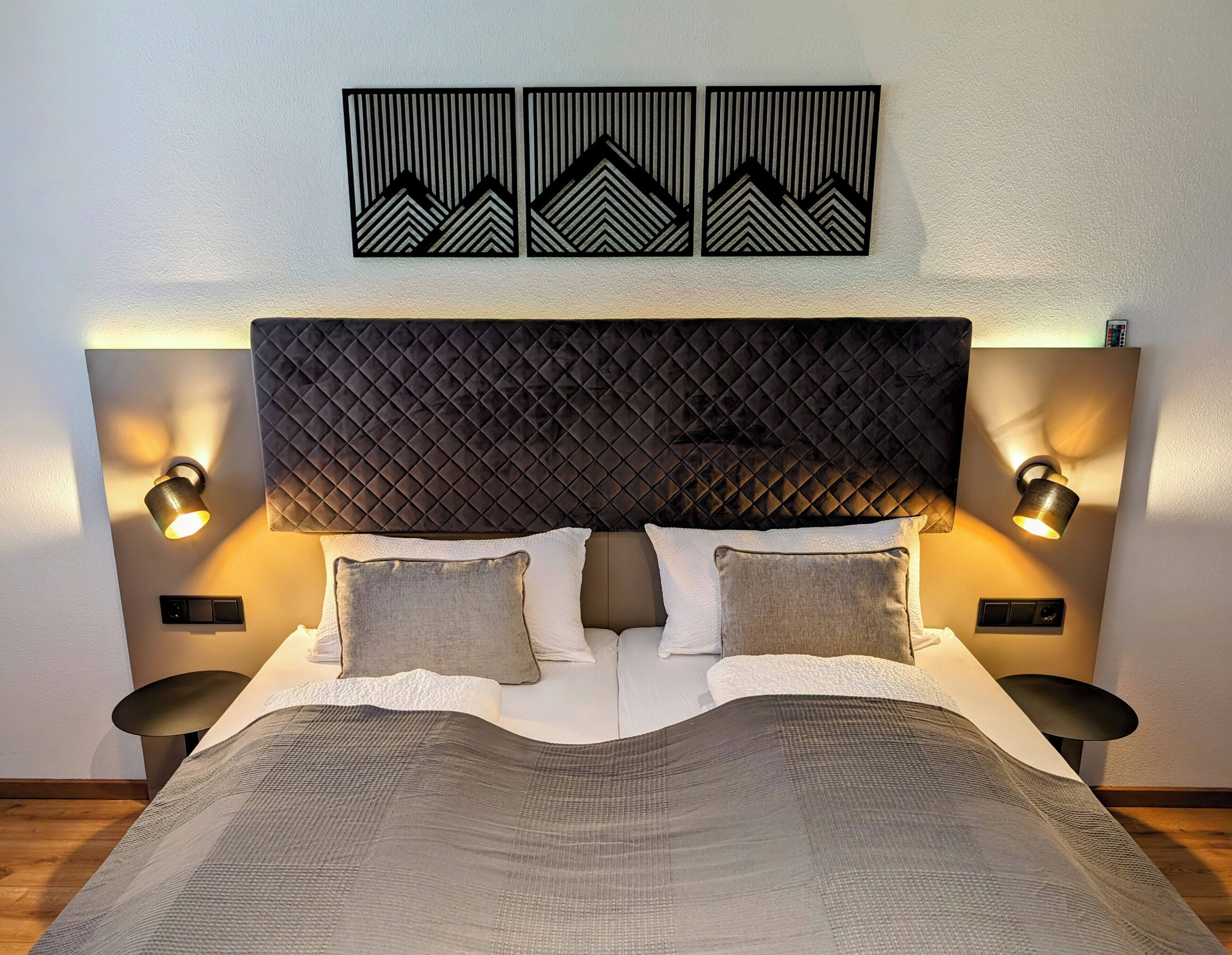 1 bedroom, bed sheets