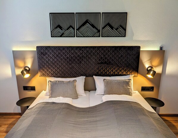 1 bedroom, bed sheets