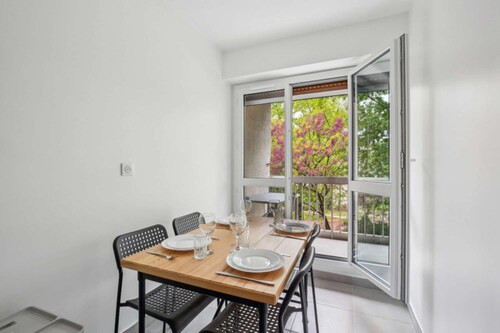 Chic apart with balcony and parking